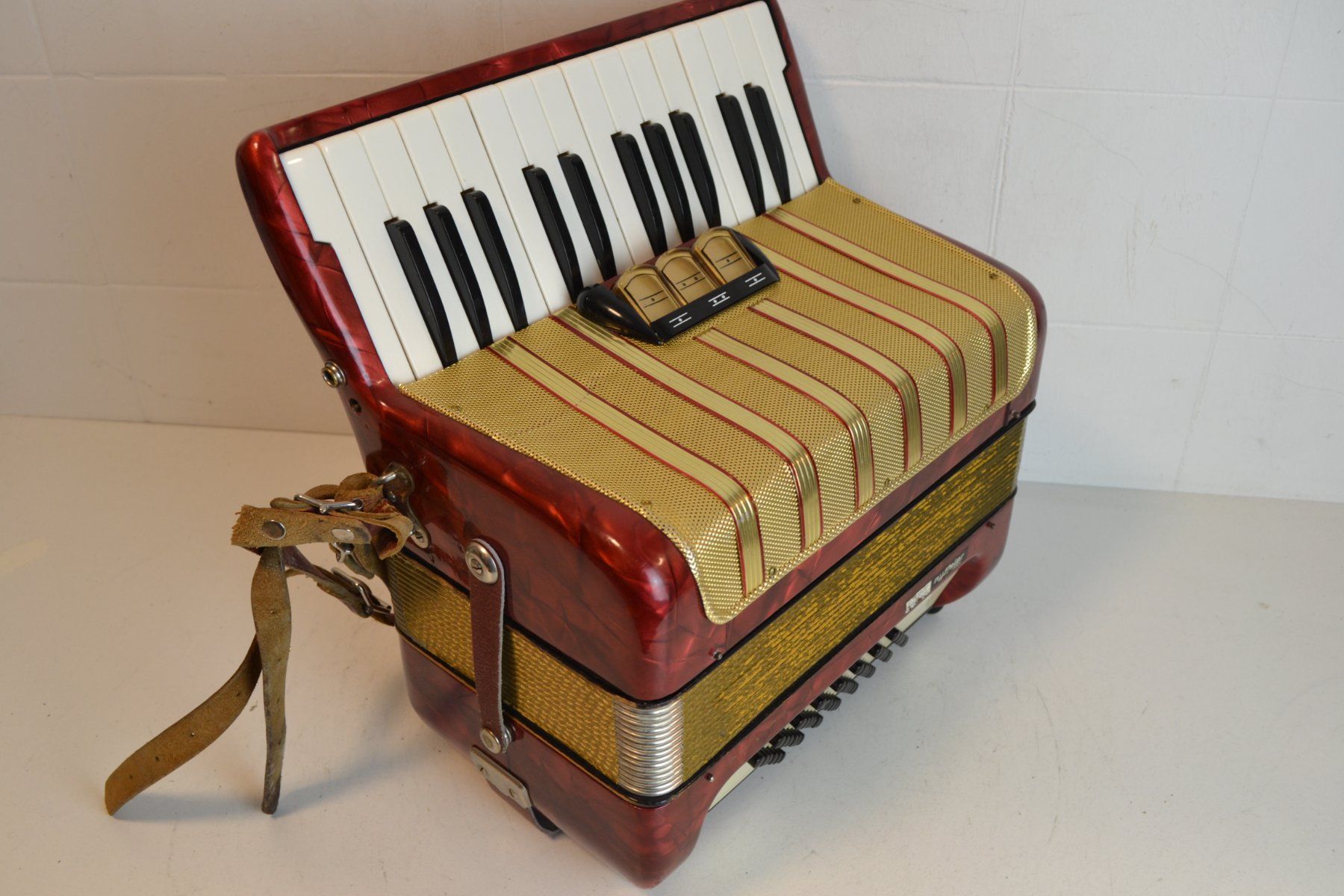 Hohner Strumenti musicali: Akkordeon chromatisch Hohner Concerto I – Usato da Zürich venduto da Brockito 1