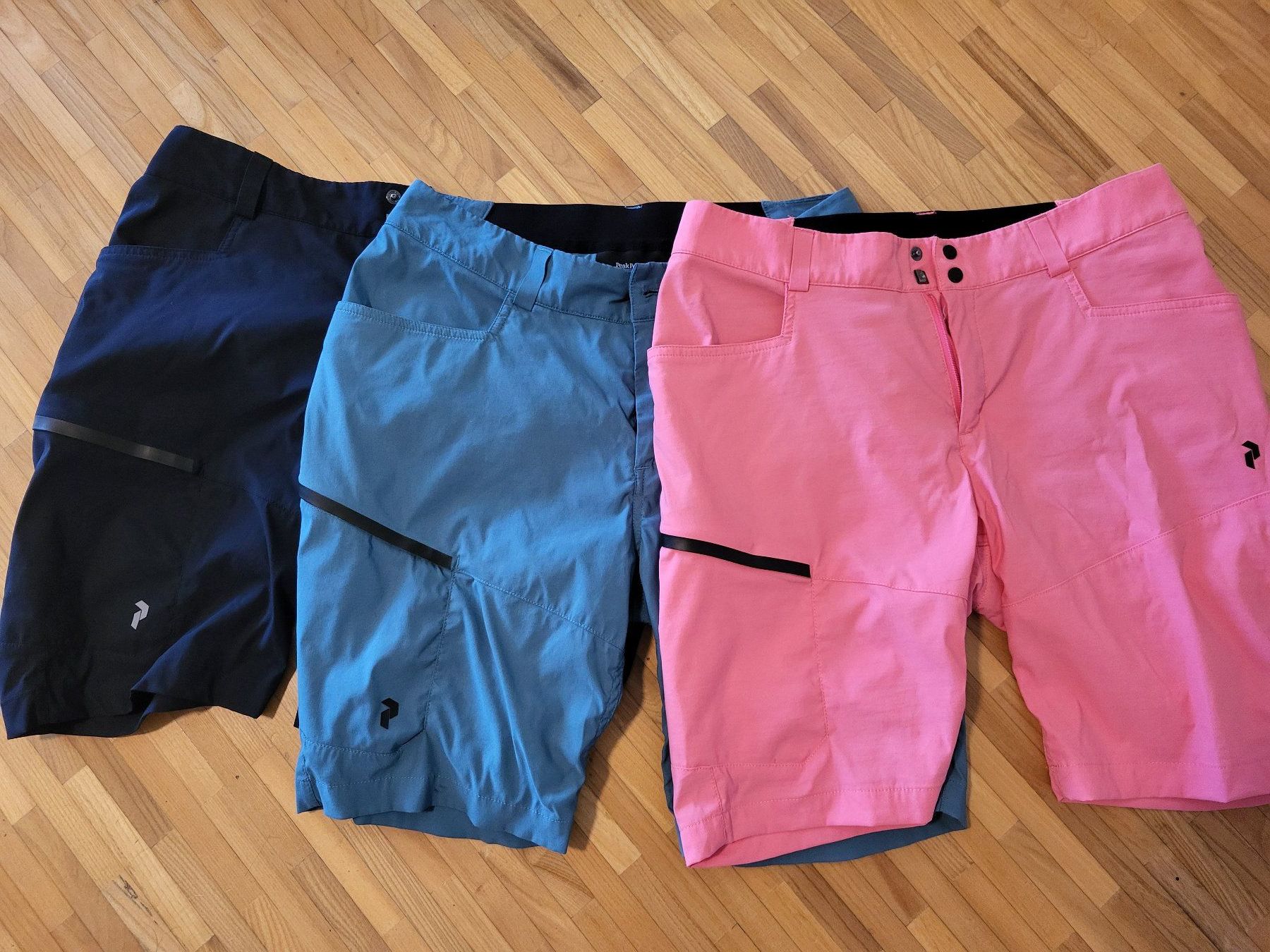 Peak Performance Pantaloni: Set mit 3 Peak Performance Damen Shorts, Grösse M – Usato da Gattikon venduto da Andi1209