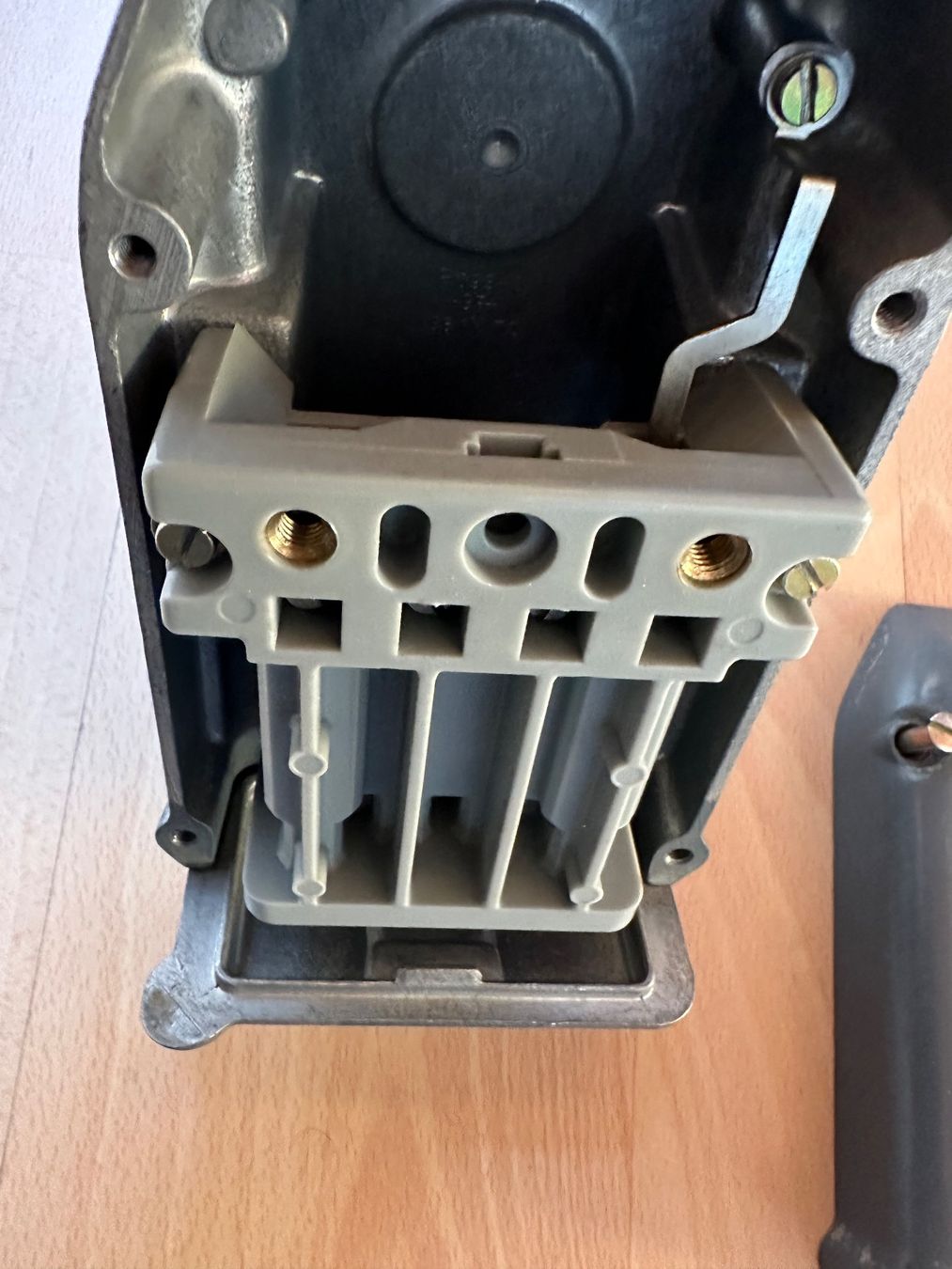 Spine: J25 /4Polige Steckdose CMC – Usato da Huttwil venduto da Bolpa 2