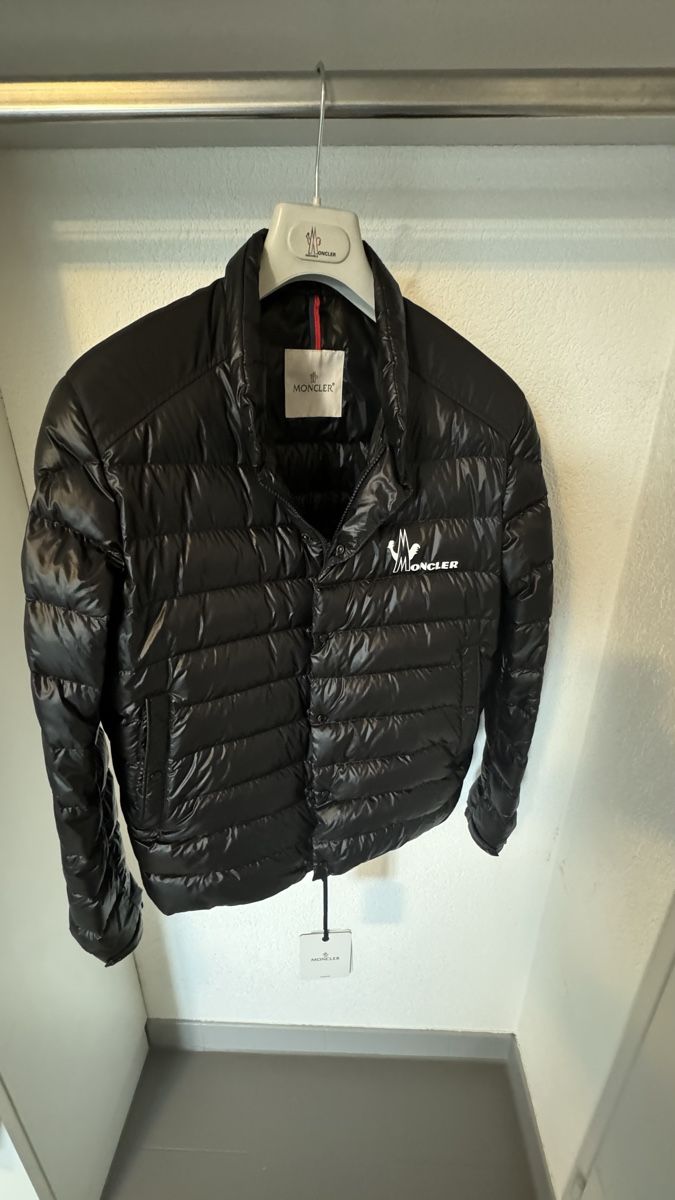 Moncler Cappotti: Doudoune Moncler neuve taille 4 – Nuovo e nell'imballaggio originale da Nyon venduto da Swiss.quality 1
