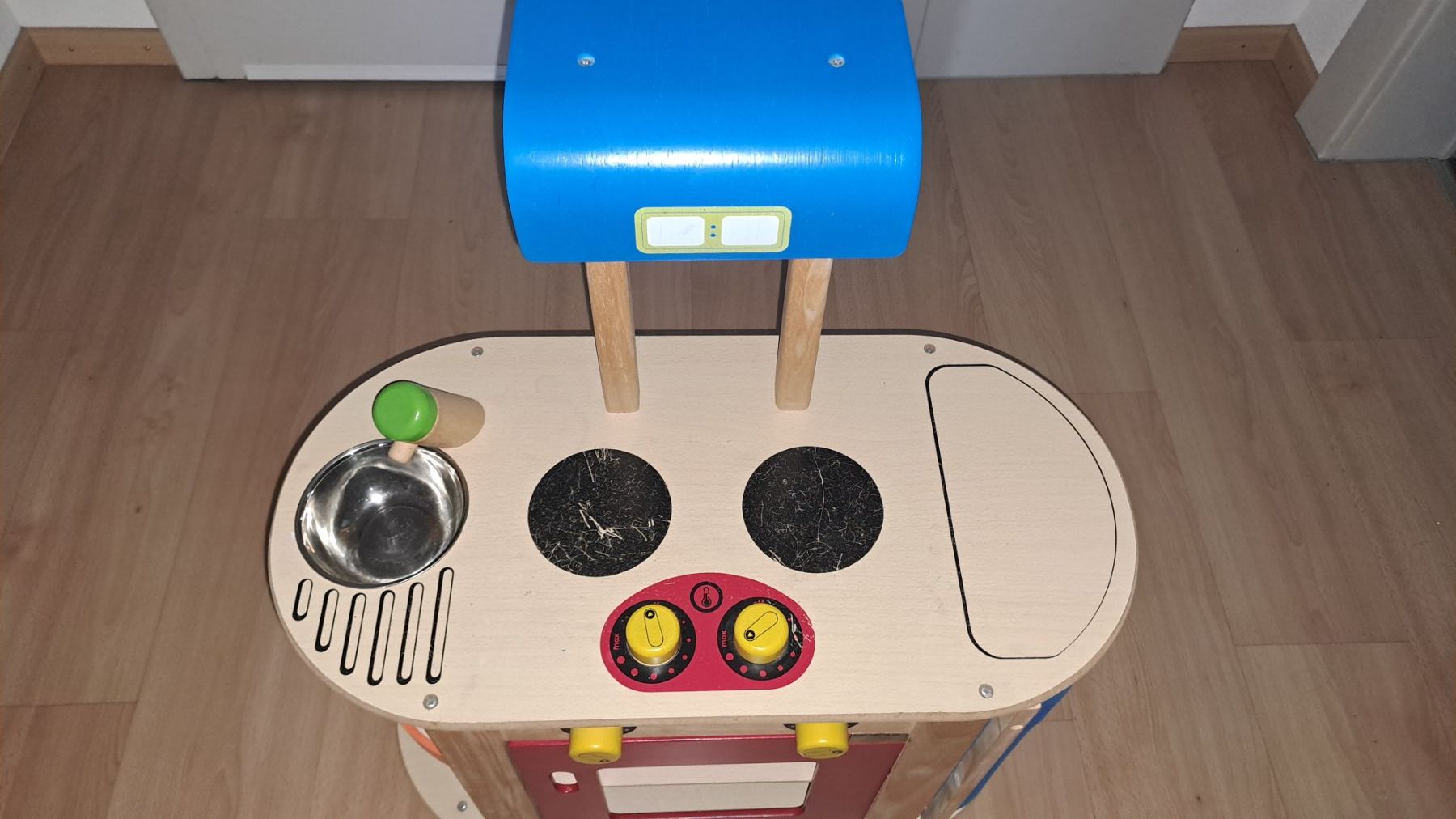Jouets: Kinderküche Holz gut erhalten – D'occasion à Wädenswil par tat_j7wv 1