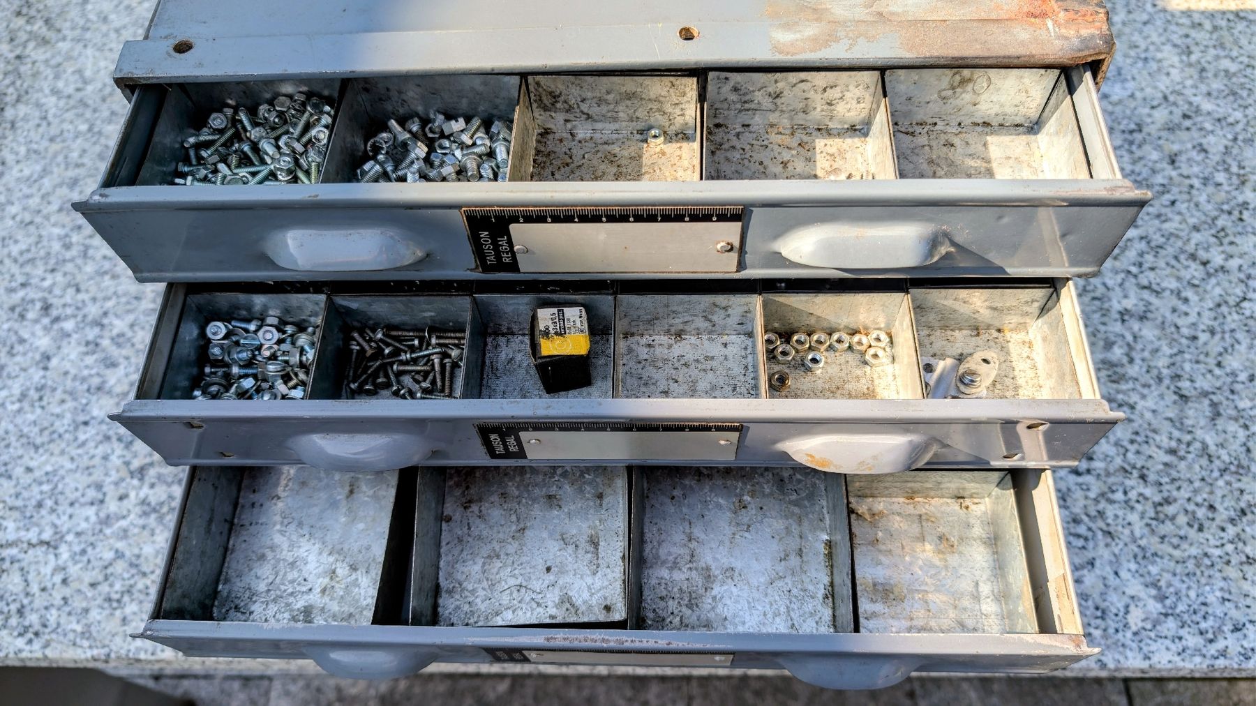 Armadi: Metallschrank, mit 7 Schubladen und Einsätzen – Usato da Oberriet SG venduto da Bokost 5