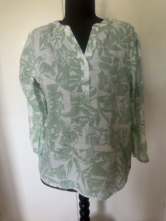 Sommerbluse mit Blätterprint, Gr. M, sehr guter Zustand