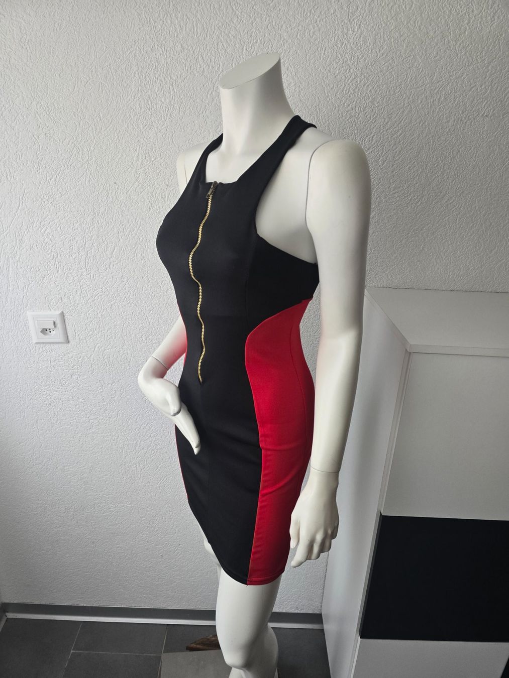 Vestiti: Robe noir et rouge T-S – Usato da Les Verrières venduto da kitel79 3