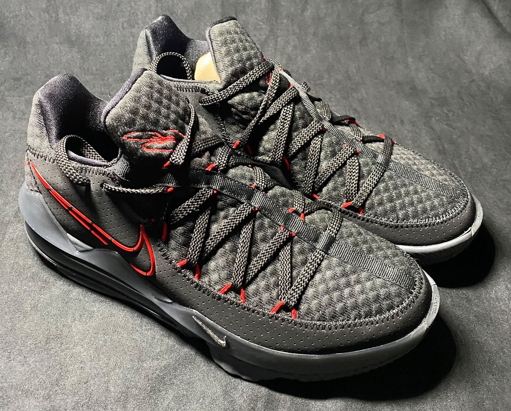 Nike Scarpe da uomo: Nike LEBRON XVII LOW Basketball – Usato da Wettingen venduto da Sell_23 1