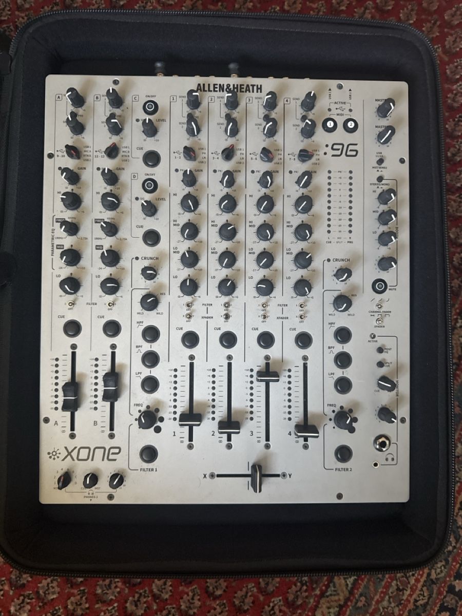 Allen & Heath Console di mixaggio: Allen & Heath Xone 96 – Usato da Basel venduto da mai_7svq