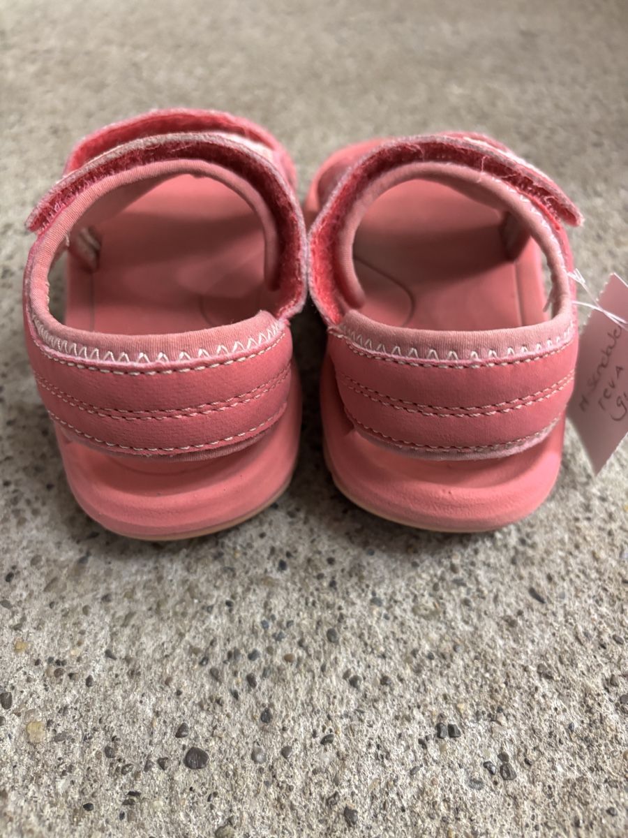 Teva Schuhe für Mädchen: Teva Sandalen Pink, Grösse 21 – Gebraucht aus Büren an der Aare von Nikito2001 1