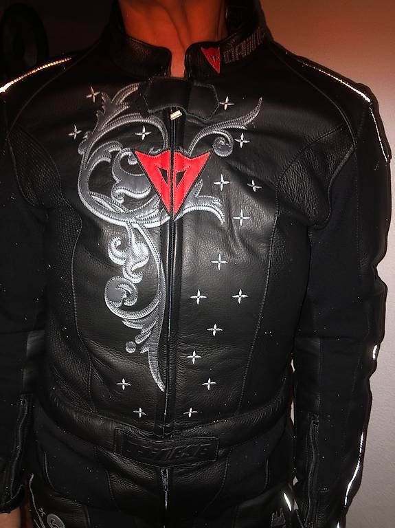 Dainese Completi & Tailleur: Dainesse Motorrad Lederkombi mit Protektoren – Usato da Münchwilen TG venduto da towi_01 2