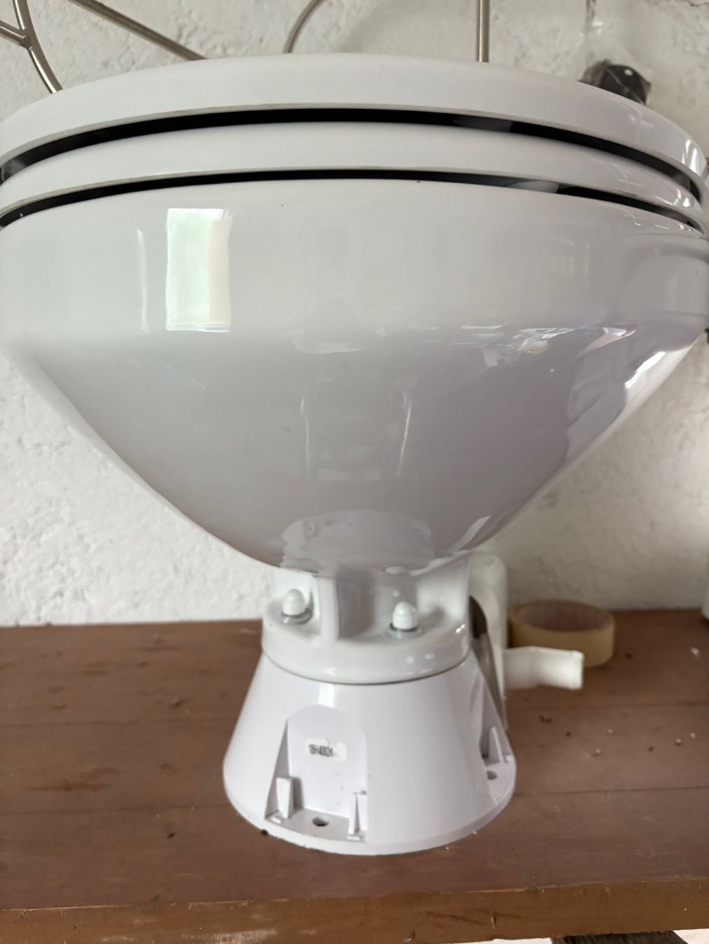 Bateaux: WC électrique pour bateau – D'occasion à Ins par Hobby4 1
