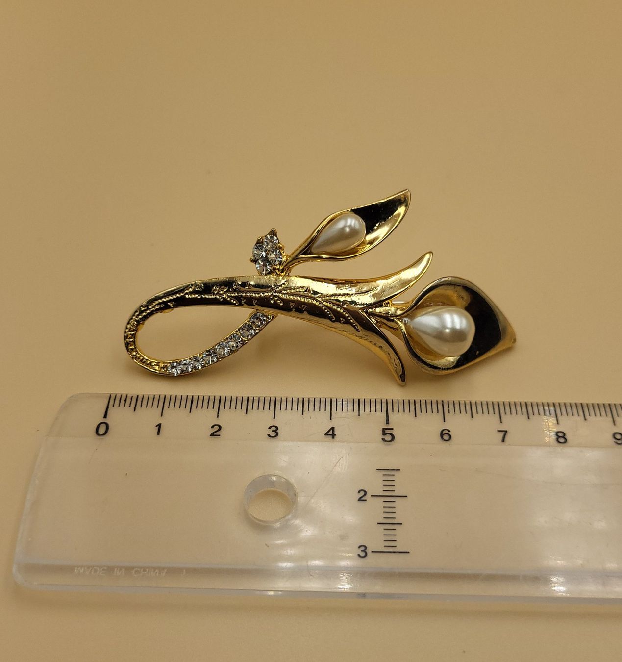 Spille & Fermagli: Goldene Brosche mit Perlen und Strass – Usato da Wald ZH venduto da SwissPawnshop