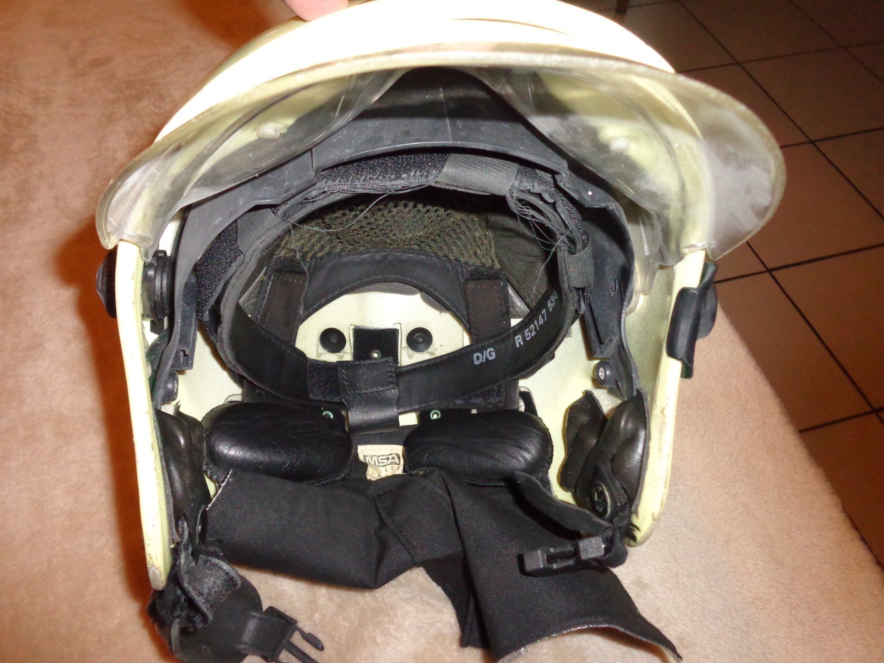 Pompieri: Feuerwehrhelm Original mit nackenschutz – Usato da Liestal venduto da Gecko16 2