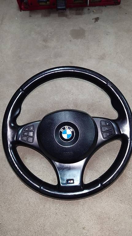 BMW Tutti pezzi di ricambio auto: Vend volant m technic x3 e83 – Usato da Anieres venduto da 88t7