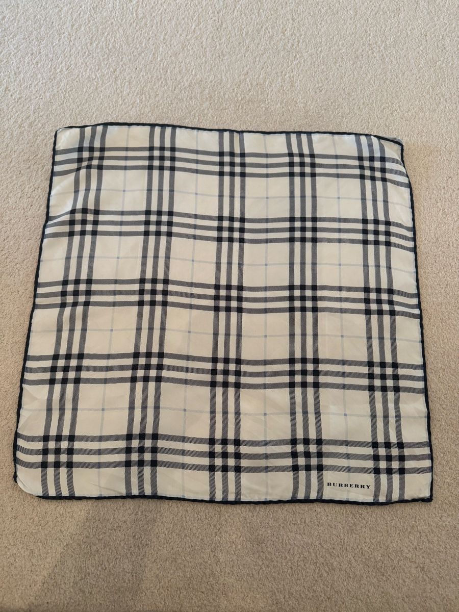 Burberry Foulard & Sciarpe: Original Burberry Seidenfoulard – Usato da Binz venduto da kratzer01