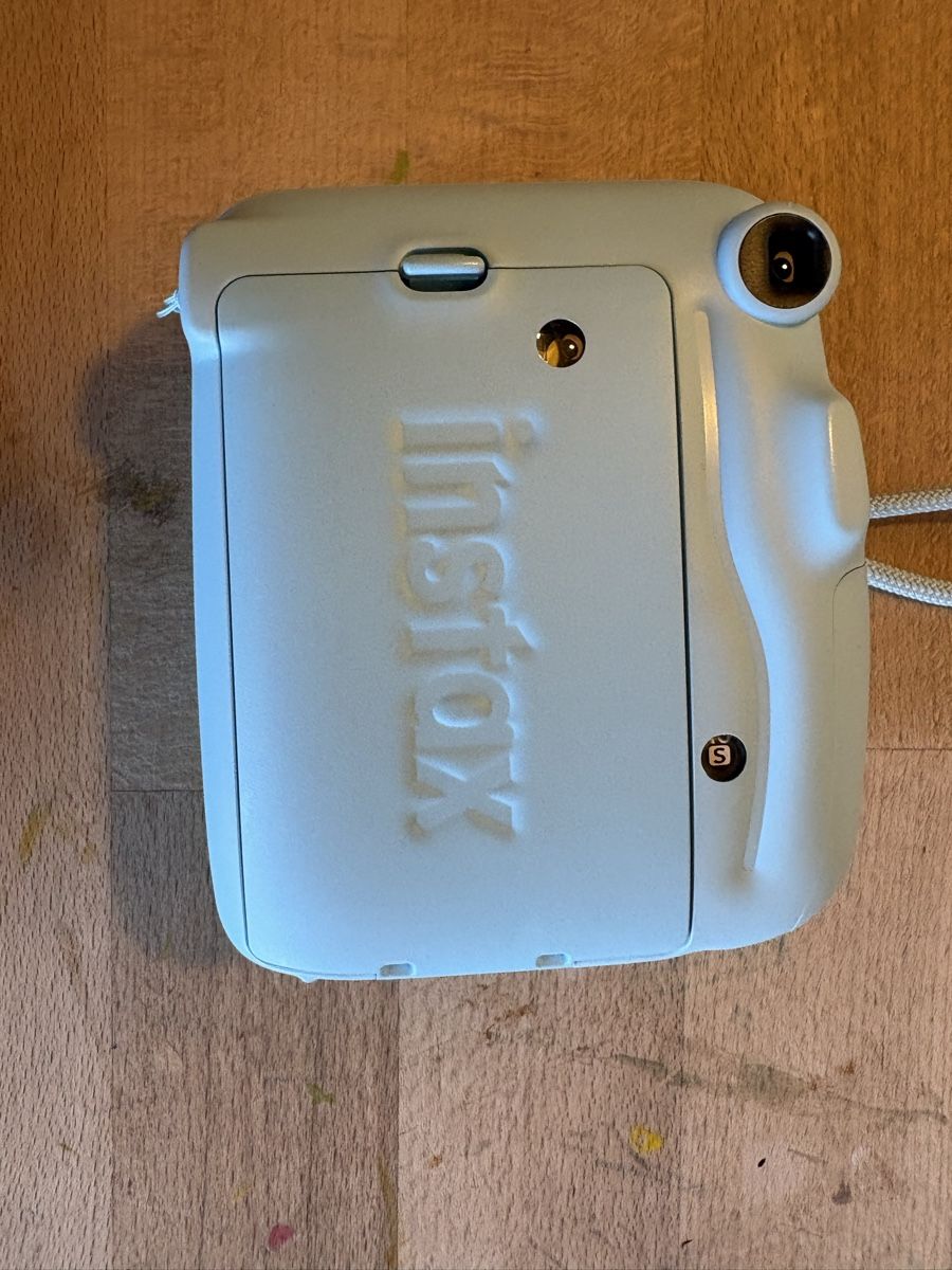 Fujifilm Fotocamera: Instax Mini 11 Sofortbildkamera hellblau inkl. Hülle  – Usato da Elsau venduto da mischwe 1