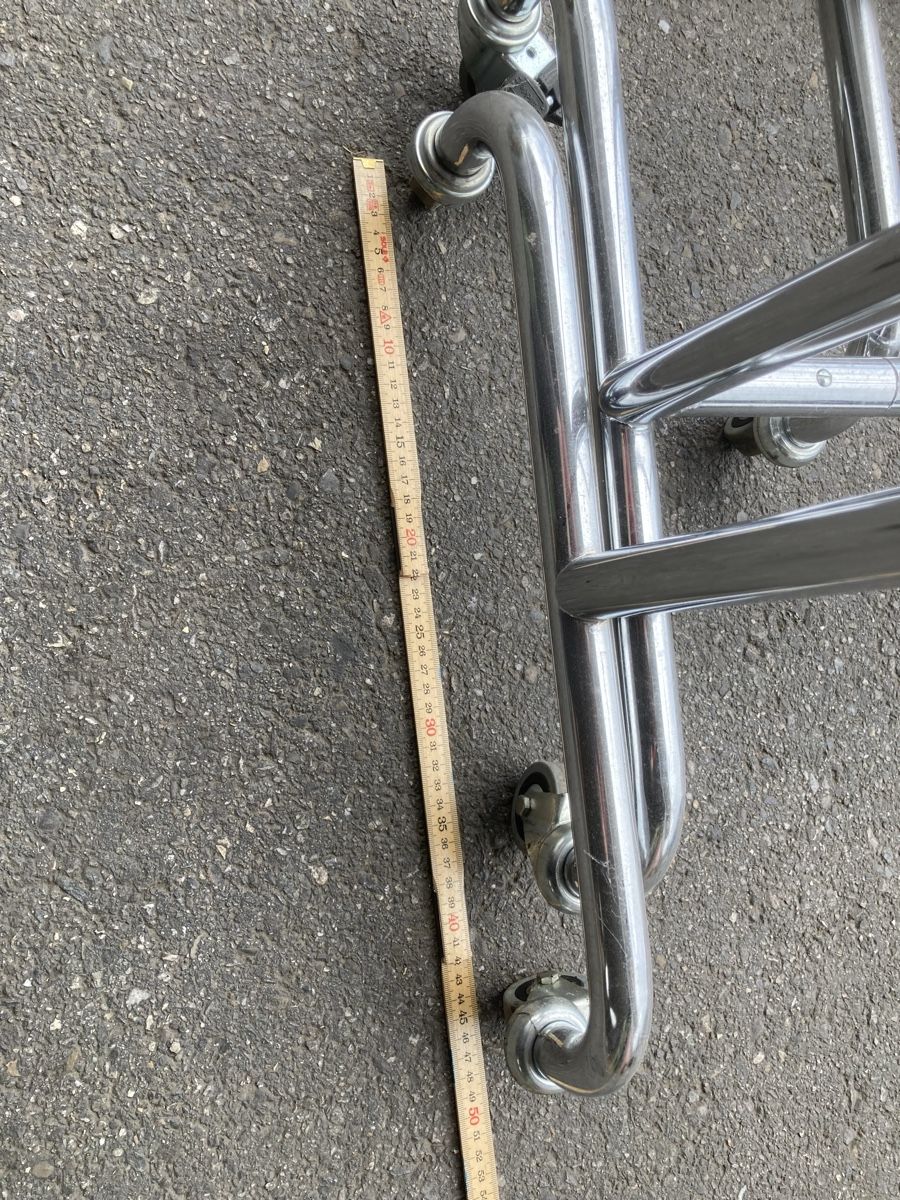 Porte manteau: Kleiderständer Metall Rollbar  – D'occasion à Uerkheim par Dealer-4813 3
