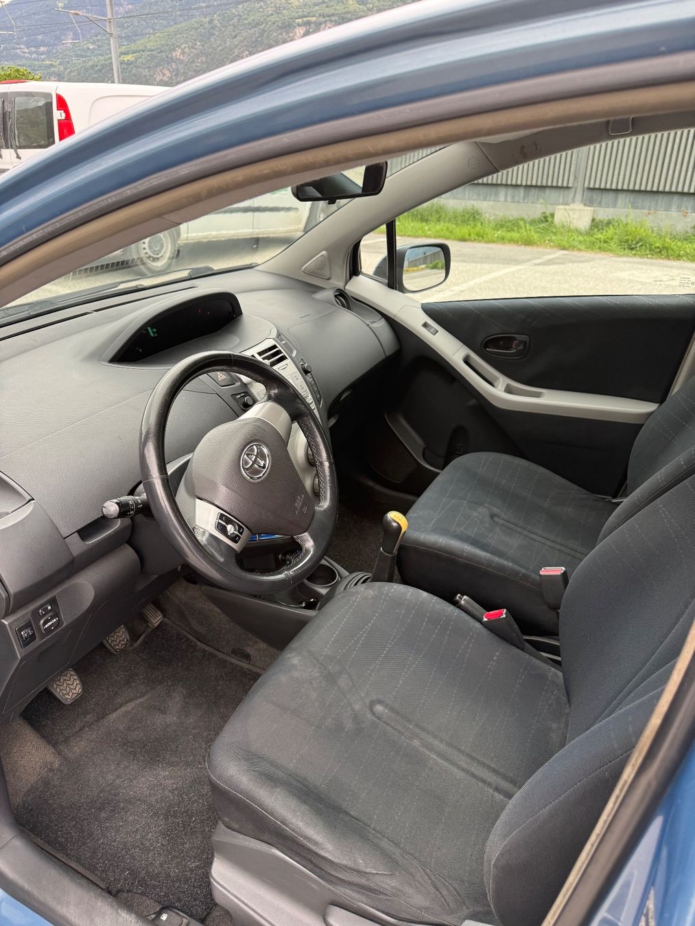 Toyota Autos: Toyota Yaris 1.3 – D'occasion à Sion par per_pn7k 3