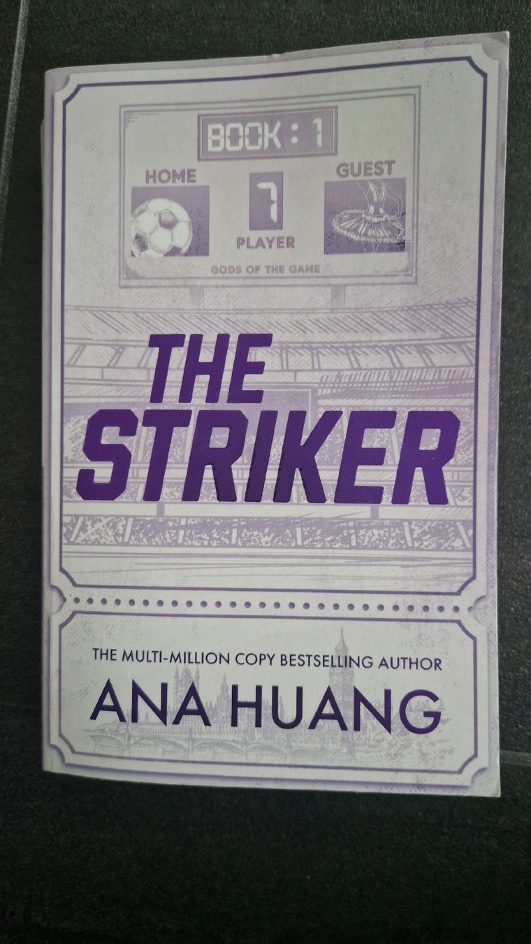 Bücher: The striker, Ana Huang – Gebraucht aus altishofen von Nippo
