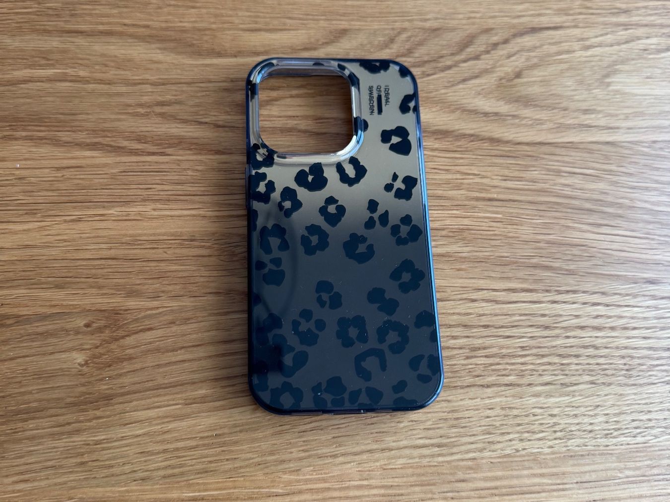 Apple Covers & Schutzfolien: Burga Handyhülle Iphone 15 Pro Leo Style – Neu und originalverpackt aus Dietlikon von ram_r2xj