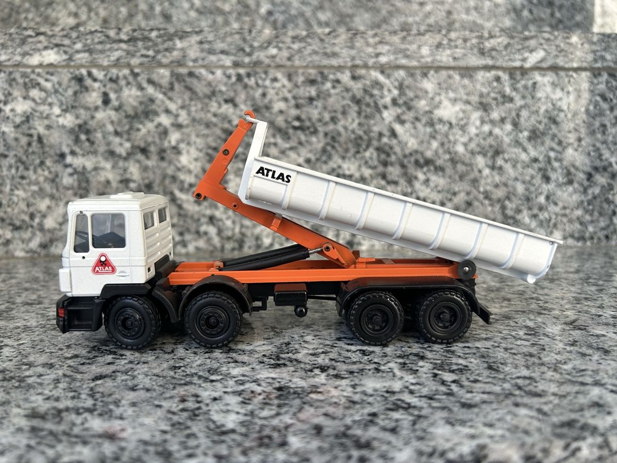 Conrad Modellbausätze & Standmodelle: MAN Hakengerät – Gebraucht aus Horw von Tigercat635