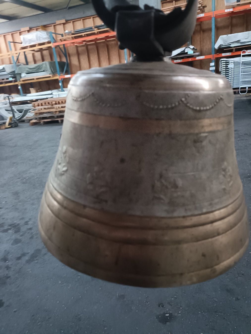 Cloches & sonnailles: Gebrauchte Schwere  Glocke 25cm DM – D'occasion à Däniken SO par sgoldvreni 2