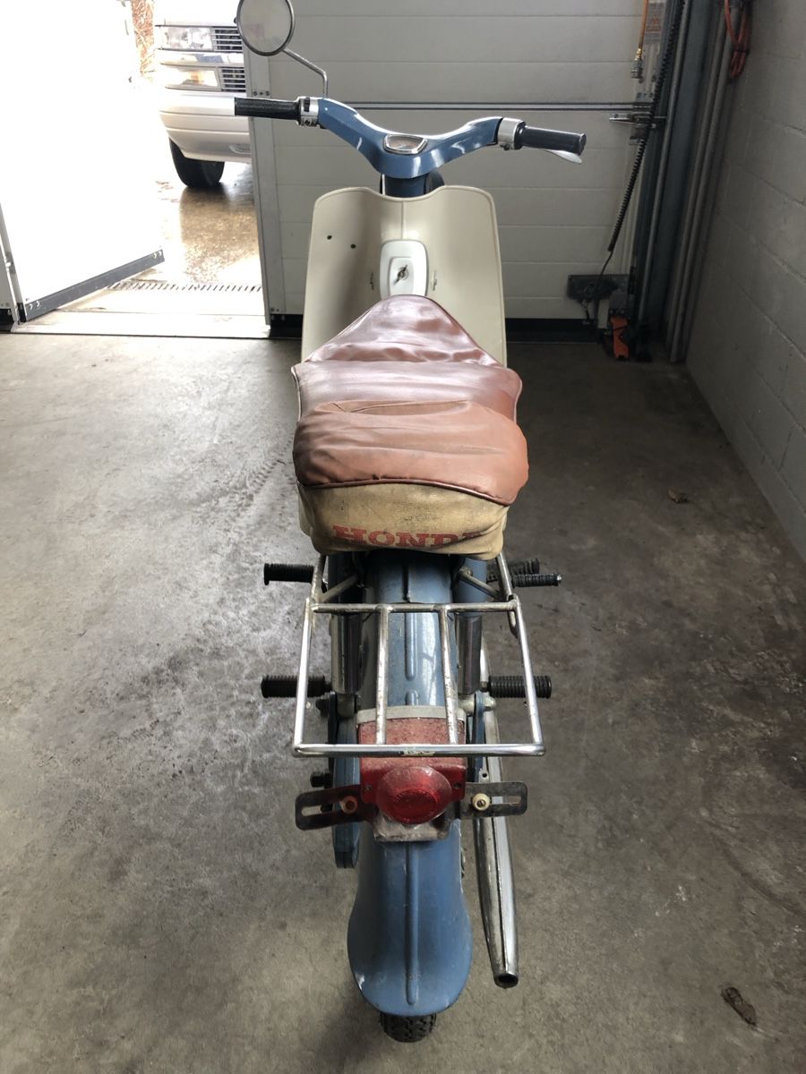 Honda Scooters: Honda C102 ab 1.- – Defekt aus Tschugg von  8