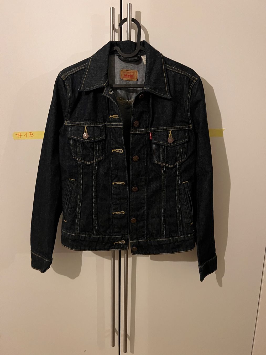 Levi's Giacche: Levi’s Jacket – Usato da Thalwil venduto da and_nb7r