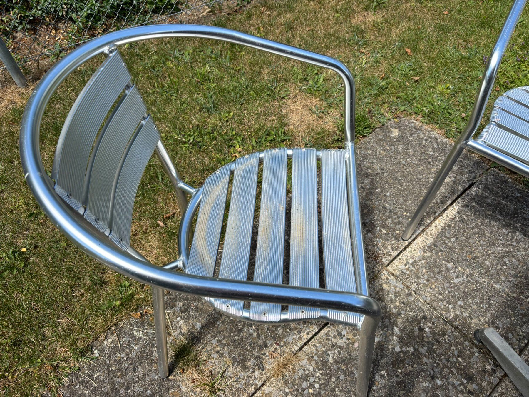 Set di tavolo e panche: Bistrotisch / Gartentisch mit zwei Stühlen – Usato da Grüningen venduto da Teppich1 3