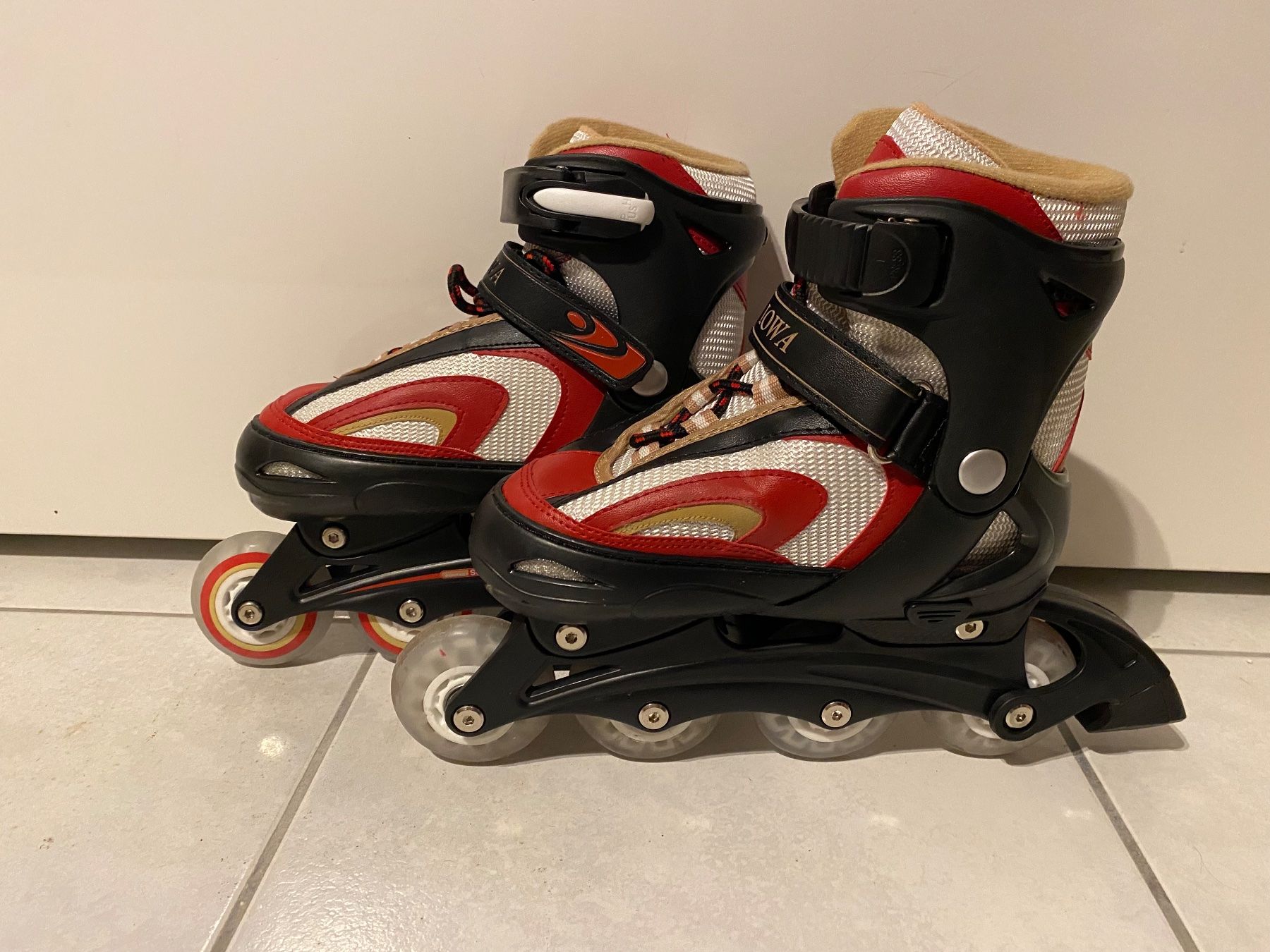 Pattini in linea & Pattini a rotelle: Inlineskates Grösse 34-37 – Nuovo (secondo la descrizione) da Bassersdorf venduto da RaNaDe00