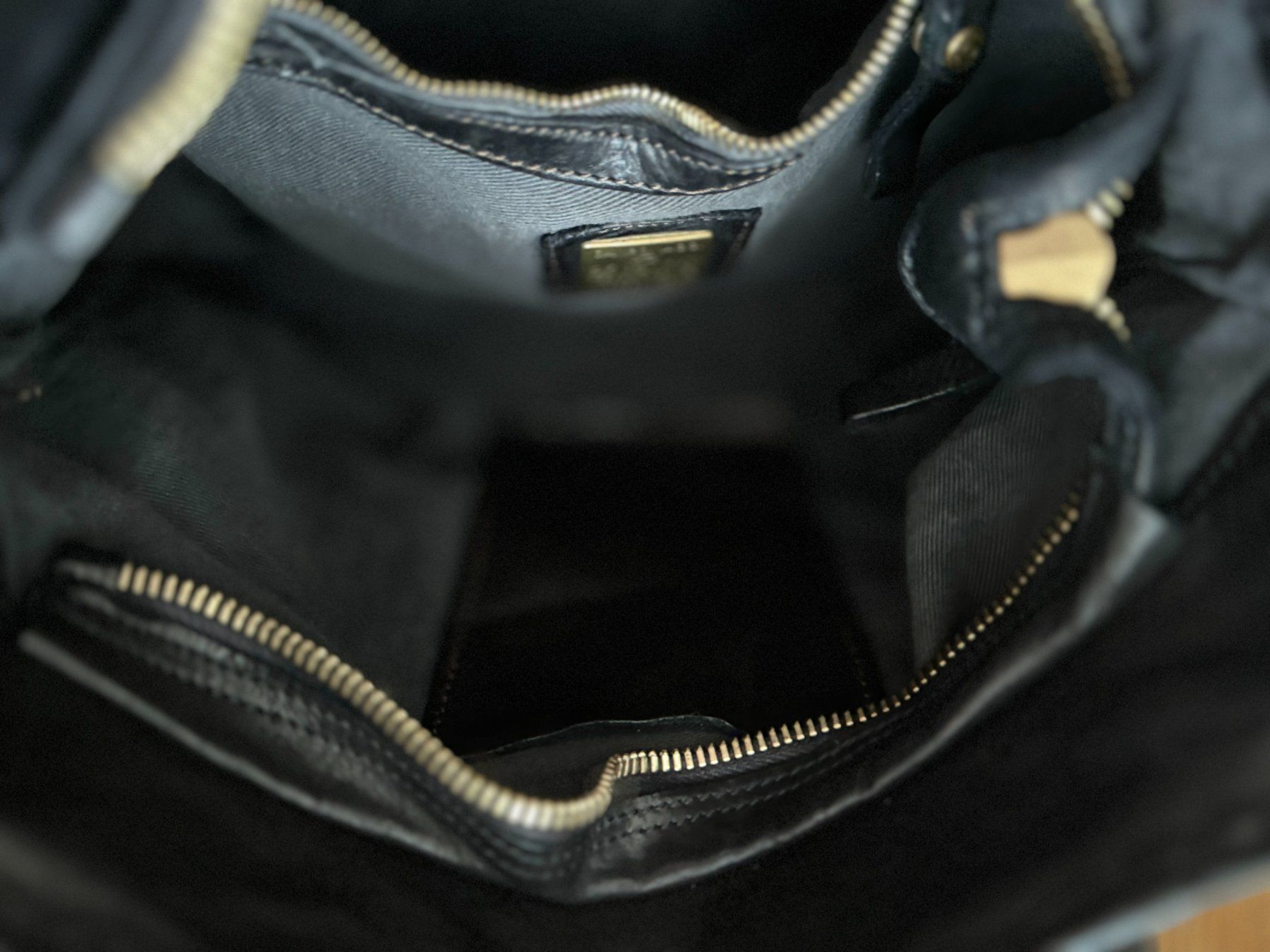 Campomaggi Borse: Schwarze Campomaggi Ledertasche mit Nieten – Usato da Muttenz venduto da einfach-schoen 3