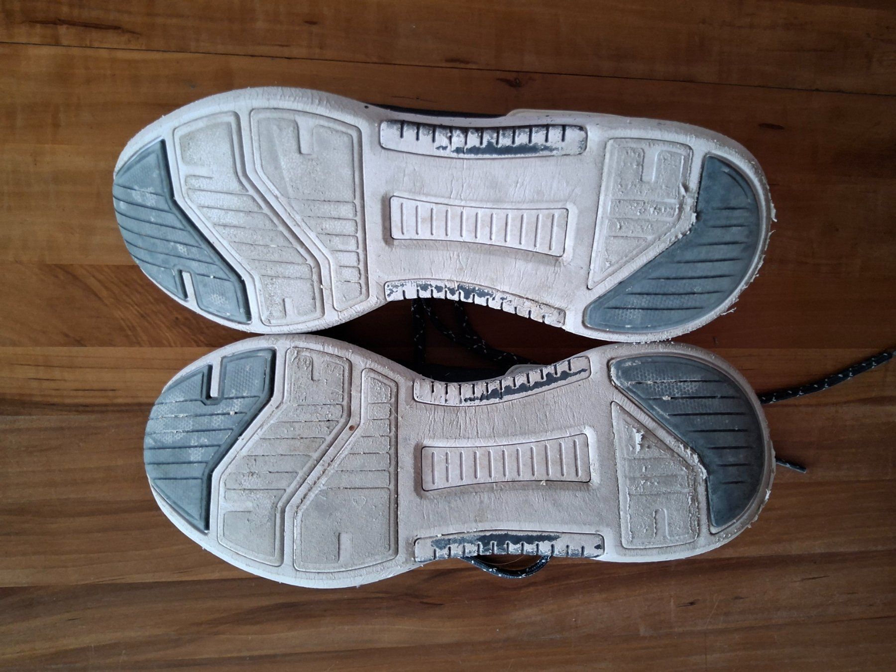 Scarpe per ragazzi: Jungen Freizeitschuh Grösse 38 gebraucht – Usato da Sachseln venduto da Cadfael1 2