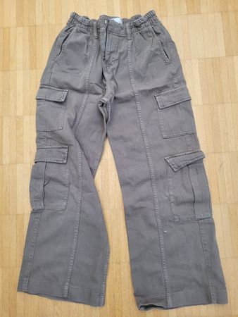 9. Pantalon cargo Bershka Denim, Taille S, couleur kaki