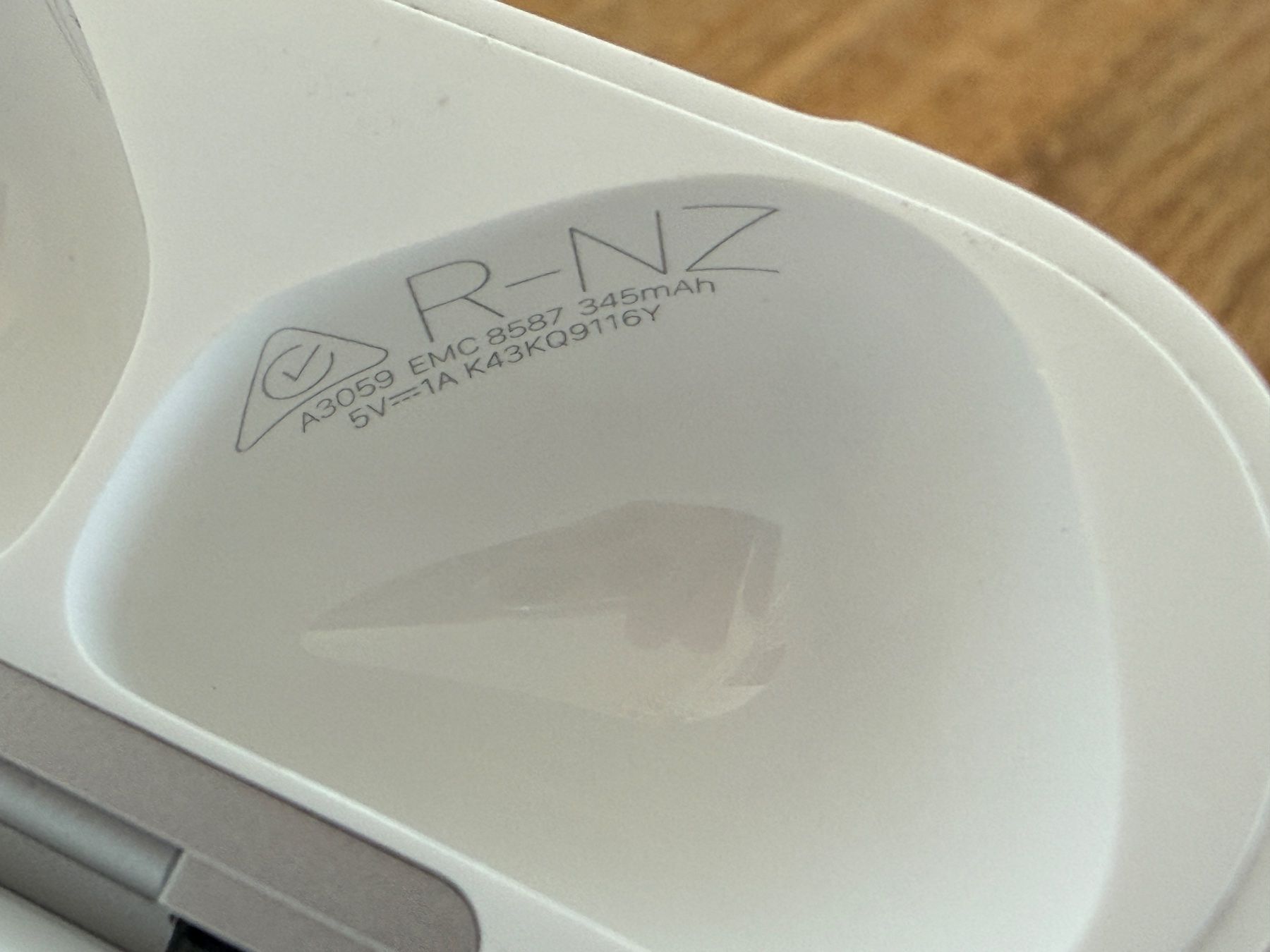 Apple Cuffie: APPLE AirPods 4 Charging Case ANC – Usato da Lausanne venduto da Nine1982 3