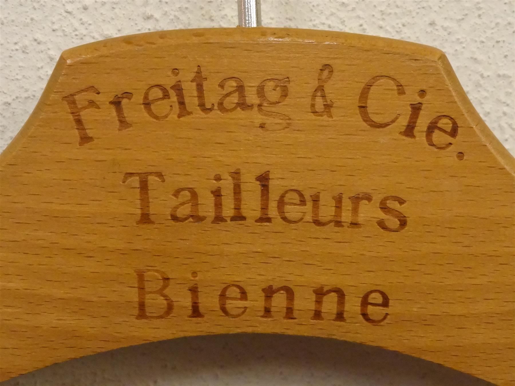 Appendiabiti: Kleiderbügel FREITAG TAILLEUR BIENNE – Usato da Kerzers venduto da zimmergruen 3