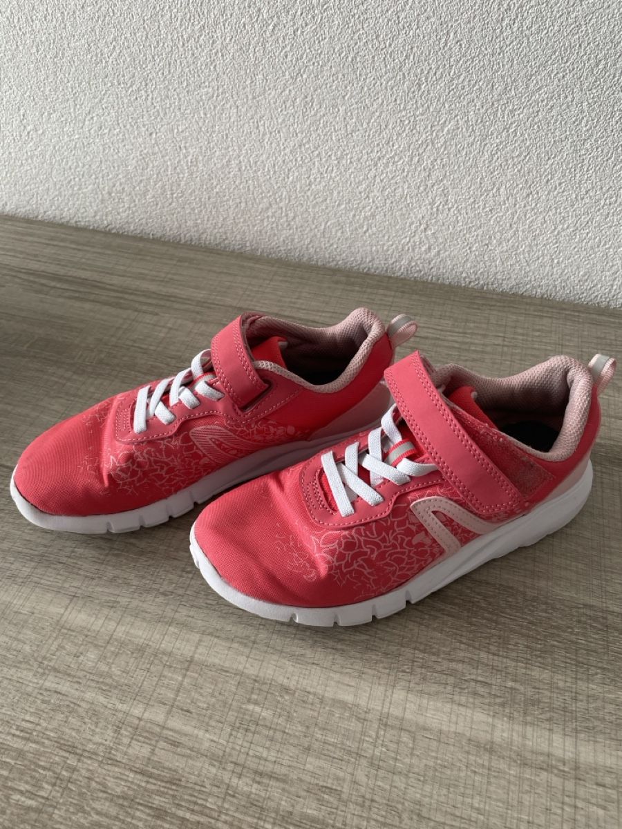 Decathlon Scarpe per ragazze: Basket DÉCATHLON 34 rose – Usato da Sornard (Nendaz) venduto da Dodo8117