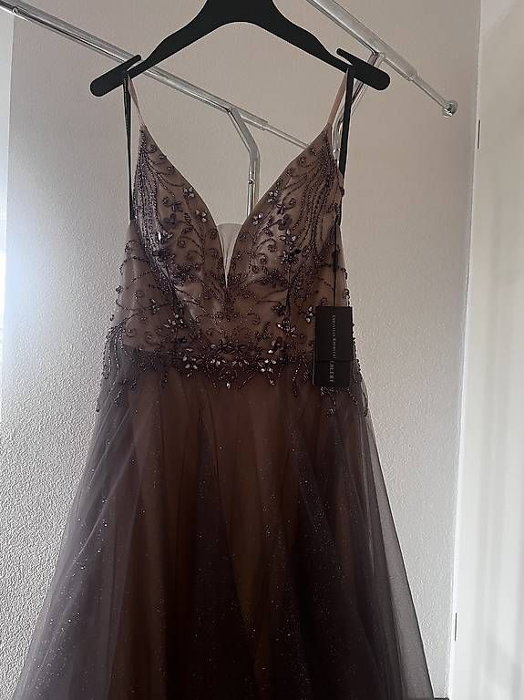Vestiti: Abendkleid/ Bridemaidskleid  – Usato da Winterthur venduto da Anjarys