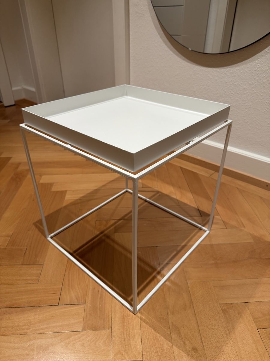 Comodini: Hay Tray Table / Beistelltisch 40x40cm – Usato da Zürich venduto da joa_6zjc