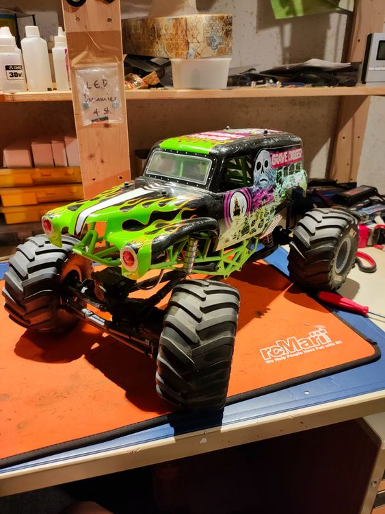 AXIAL SMT10 Grave Digger Monster Jam RC Modell 1:10 | Kaufen auf Ricardo