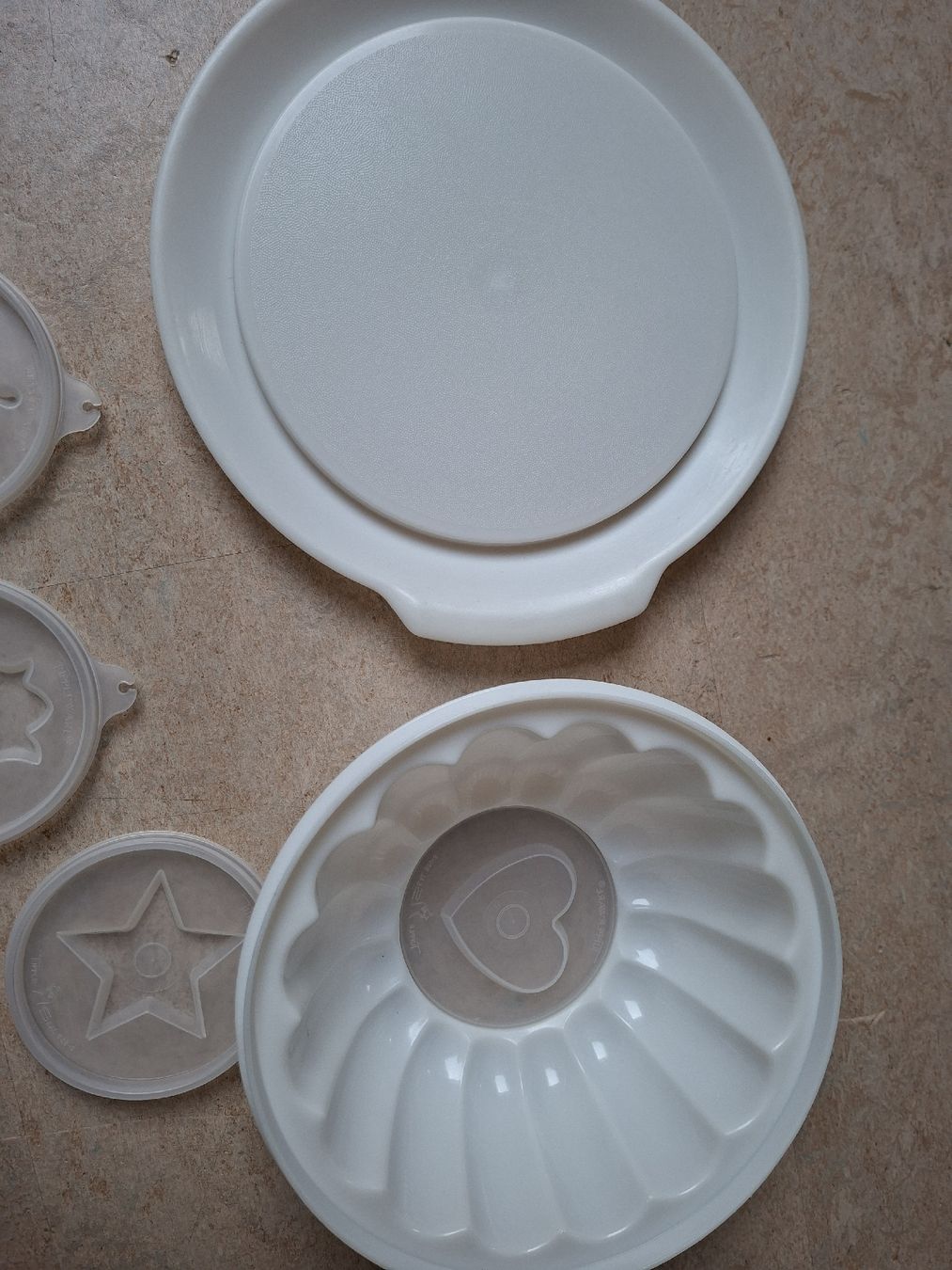 Tupperware Teglie da forno: Tupperware Puddingform mit Motiven Set – Usato da Klingnau venduto da vollmond36 1