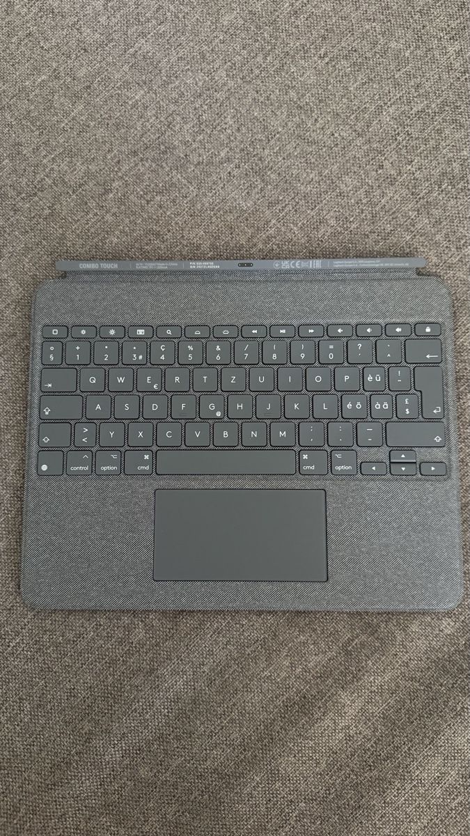 Logitech Claviers: iPad Pro 12.9 (5/6. Generation) LOGITECH Combo Touch (CH) – D'occasion à Uitikon Waldegg par marceesha 1