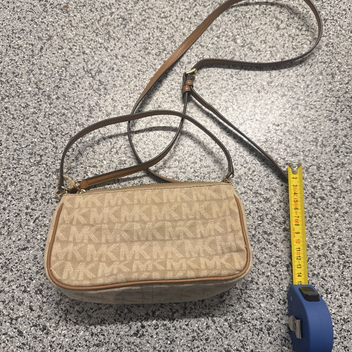 Michael Kors Taschen für Damen: Michael Kors clutch bag monogram beige leather – Gebraucht aus Basel von aaegh 1