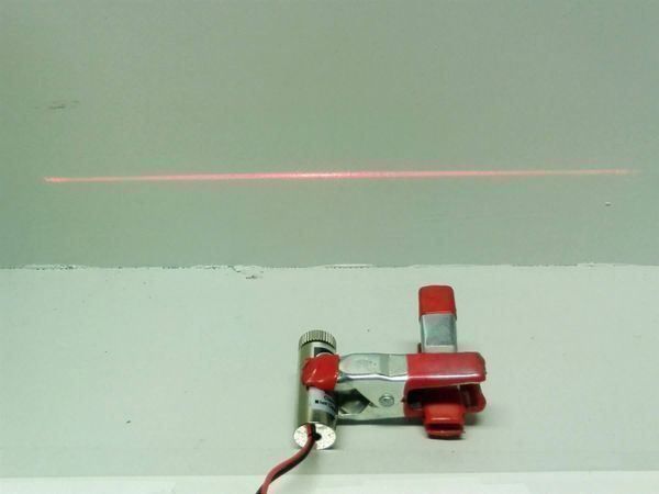 Componenti elettronici: Rote Strichlaser-Diode 3/12V DC 40mA – Nuovo (secondo la descrizione) da Luzern venduto da Salefactory 1