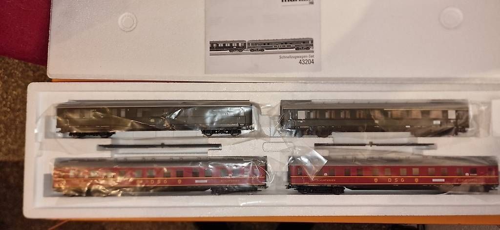 Märklin Modellini di ferrovie: DB Schürzenwagenset Beleuchtet – Nuovo e nell'imballaggio originale da Dulliken venduto da Ginoeffel 1