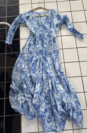 Sommerkleid mit blauem Muster, Grösse S