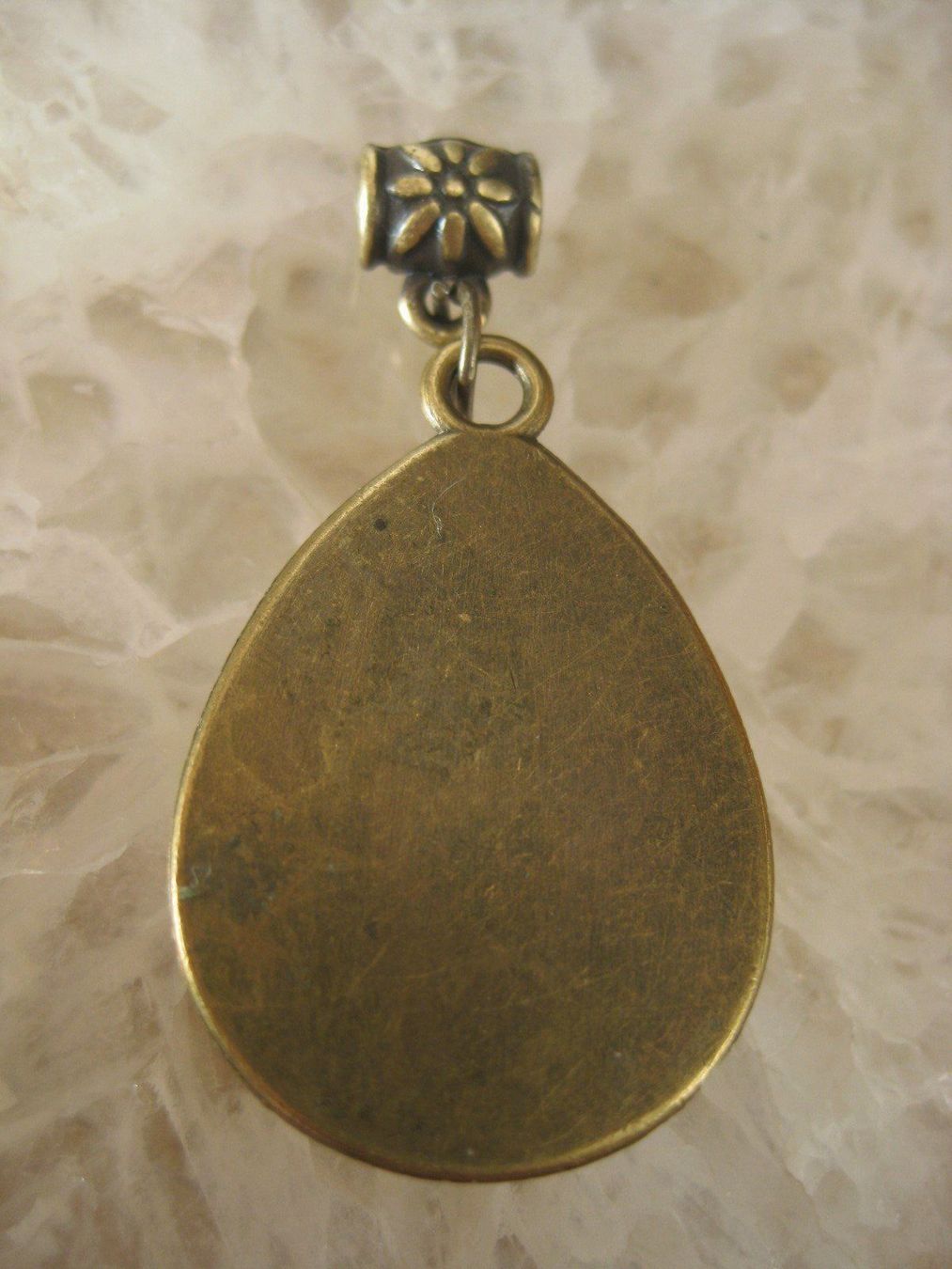 Anhänger: UM 1950 BERNSTEINCABOKON BRONZE ANHANGER – Gebraucht aus Weiningen ZH von actera 3