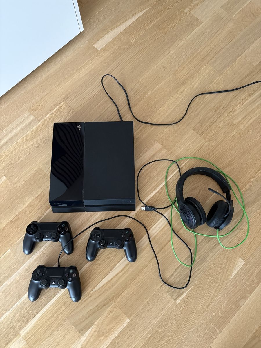 Sony Consoles: Playstation 4 Inkl. Controller & Headset – Neuf (Voir description) à Lausen par and_f9qn