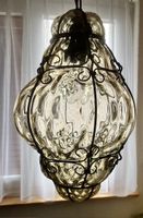 Antike, sehr dekorative Lampe aus gelblichem Glas