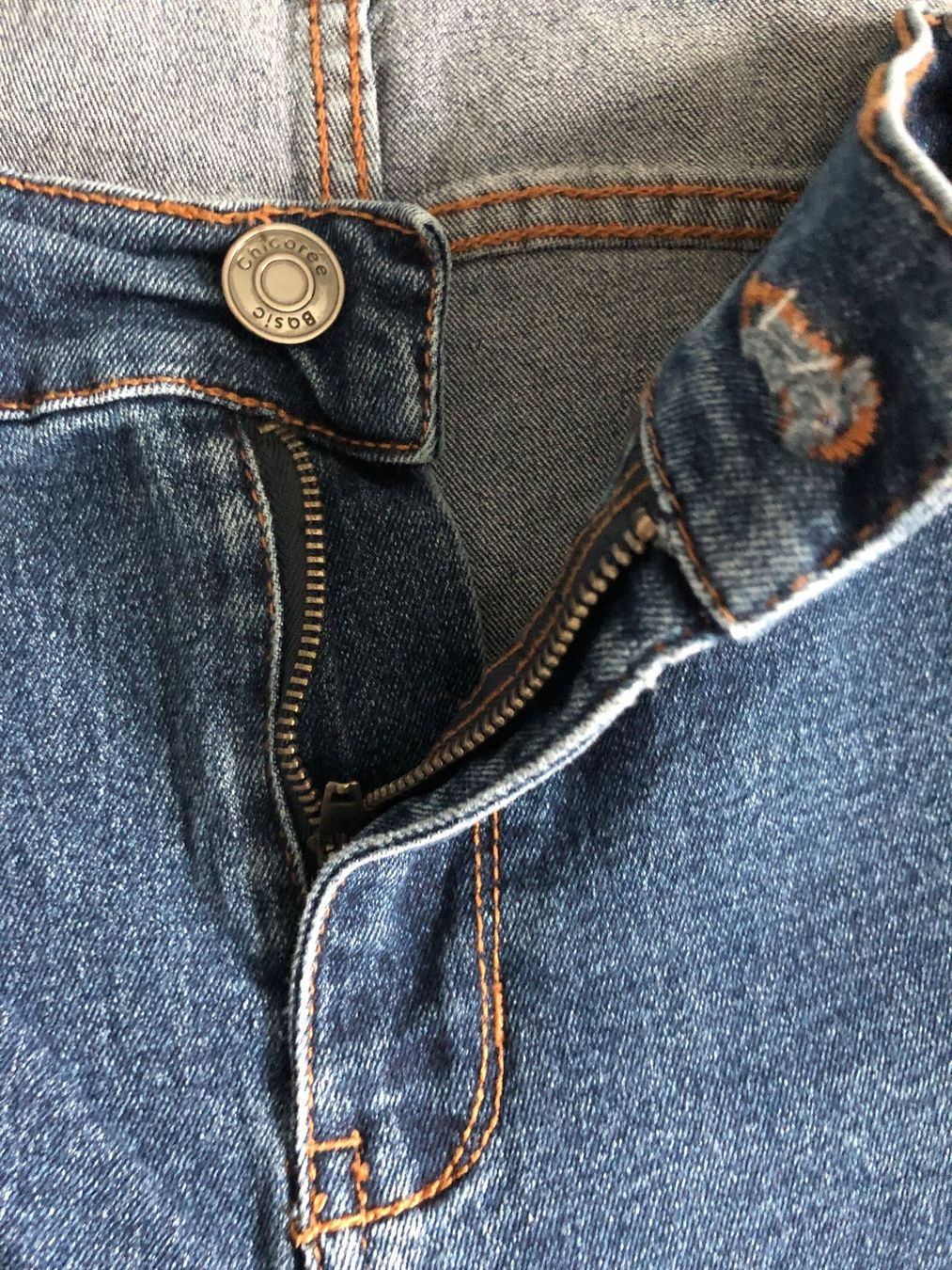 Jeans: Lässig Kurz Jeanshosen – Usato da Rüti ZH venduto da Masken 1