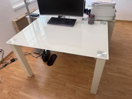 Schreibtisch Glas weiss Metall Füsse B 120cm T 60cm