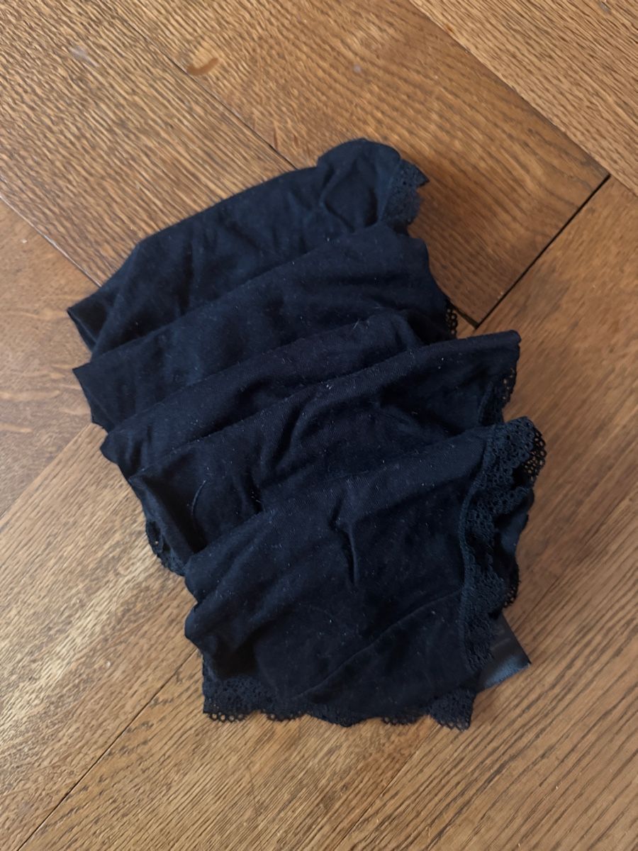 H&M Autres dessous: Schwarze H&M Slips, Grösse 38 – D'occasion à Zürich par nakasch 1