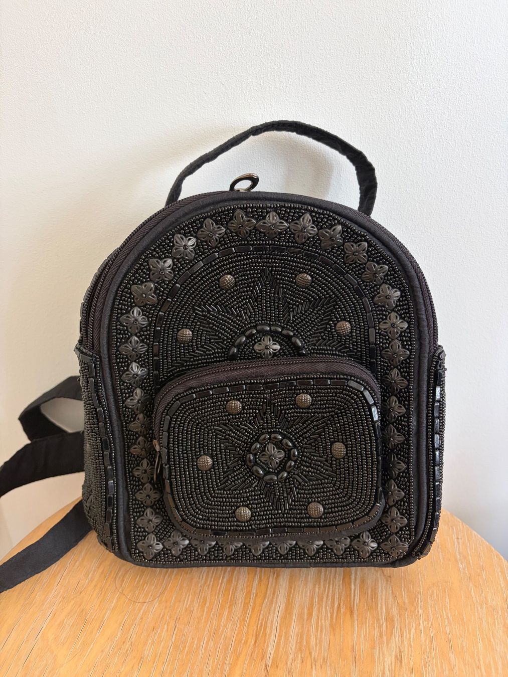Zaini: Schwarzer Mini-Rucksack mit Perlen – Nuovo (secondo la descrizione) da St. Gallen venduto da sas_gd8m